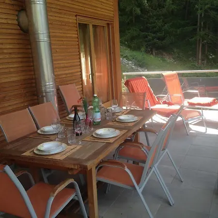 阿尔法摩尼公寓酒店 *